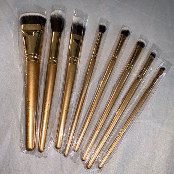 LUXIE 8 Piece Glitter & Gold Brush Set - Picture 4 of 4